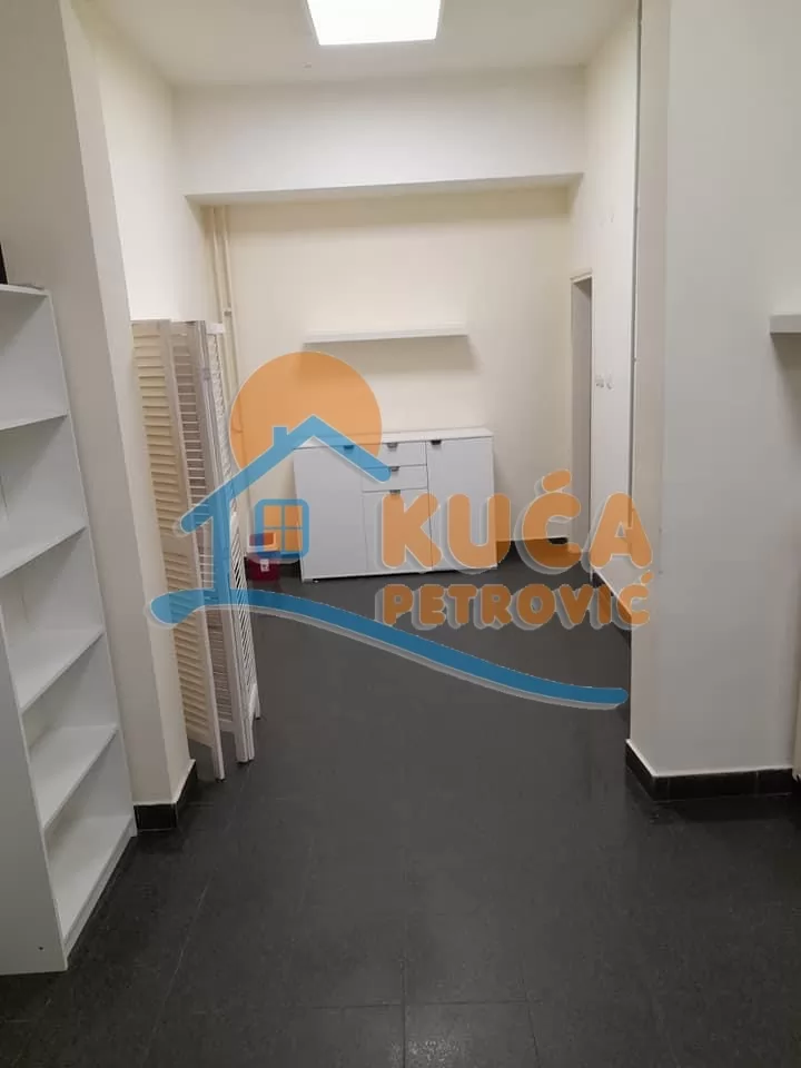 Lokal, 21 m2, Centar, Obrenovićeva ID: i-011307 3