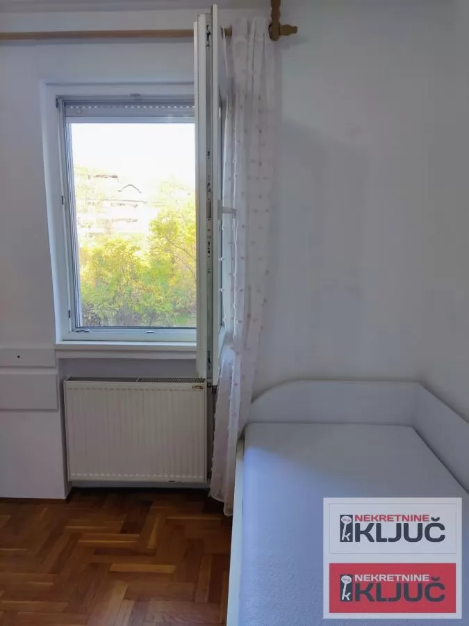 Odlican trosoban stan na Novom naselju 4