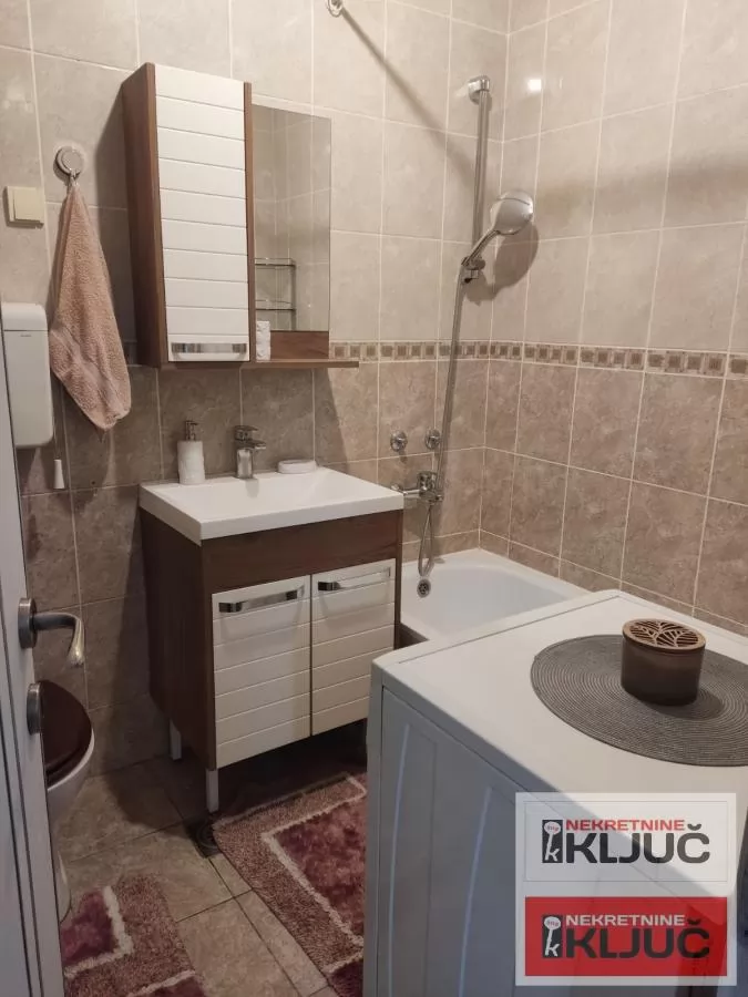 Odlican trosoban stan na Novom naselju 9