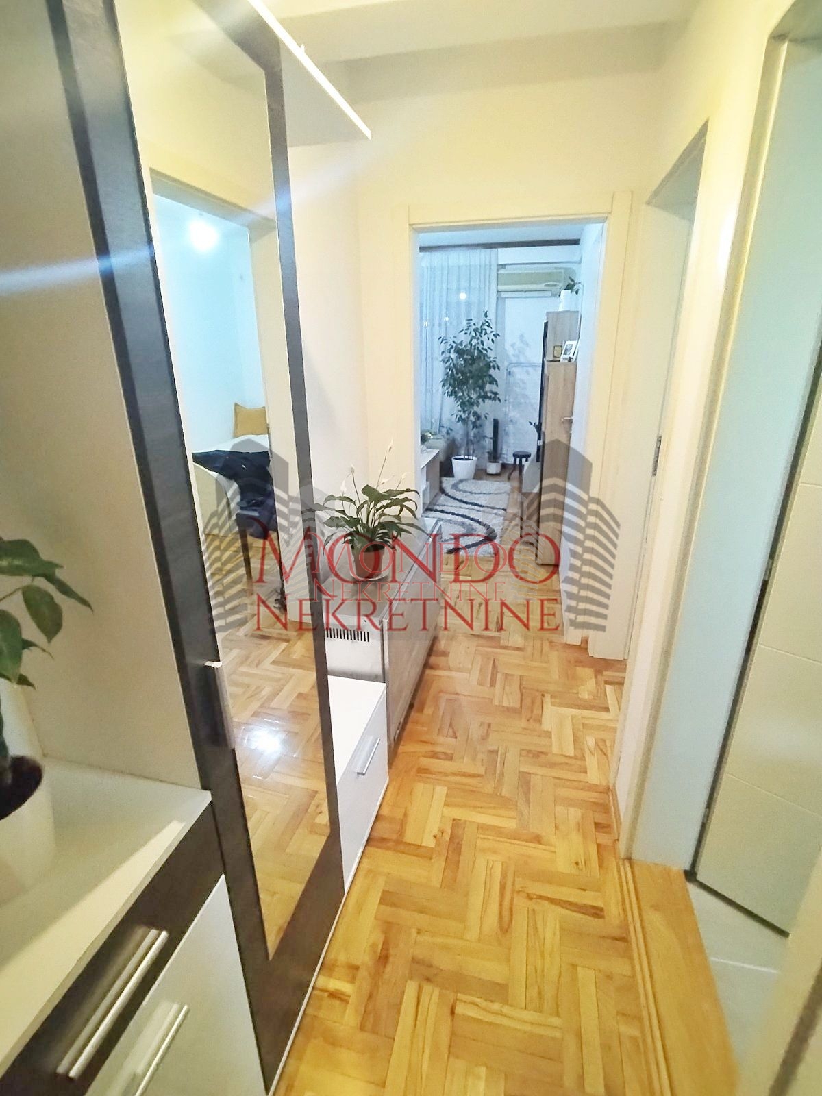 Jednoiposoban stan kod Čaira u  naselju "Vagres City". 7