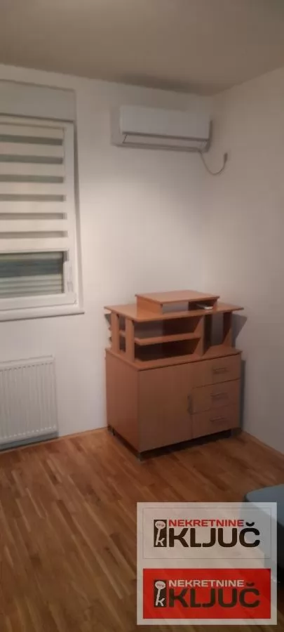 SAJAM IZDAJE SE NAMEŠTENA GARSONJERA 8