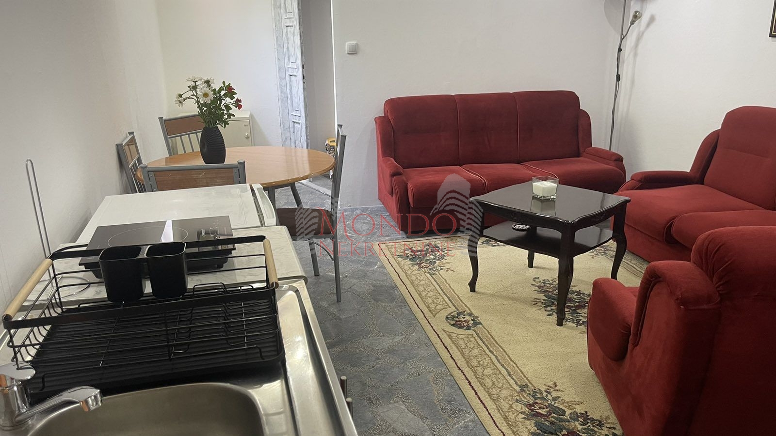 Jednoiposoban stan u kuci sa posebnim ulazom, Kula, Negotinska 3