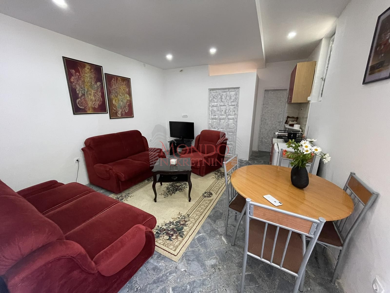 Jednoiposoban stan u kuci sa posebnim ulazom, Kula, Negotinska 1