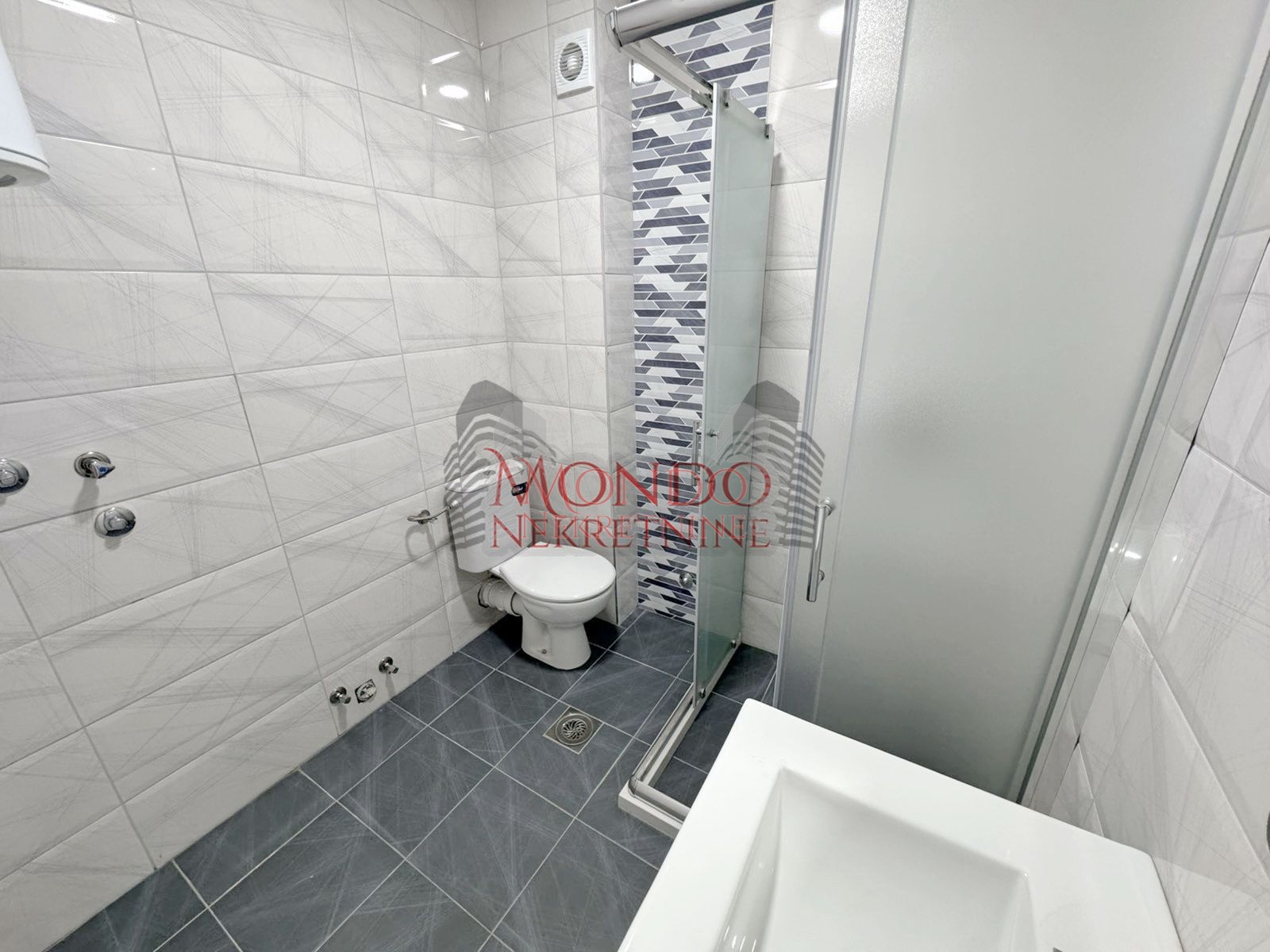 Dvoiposoban nov neuseljavan stan na Panteleju, Gornjomatejevacka 13