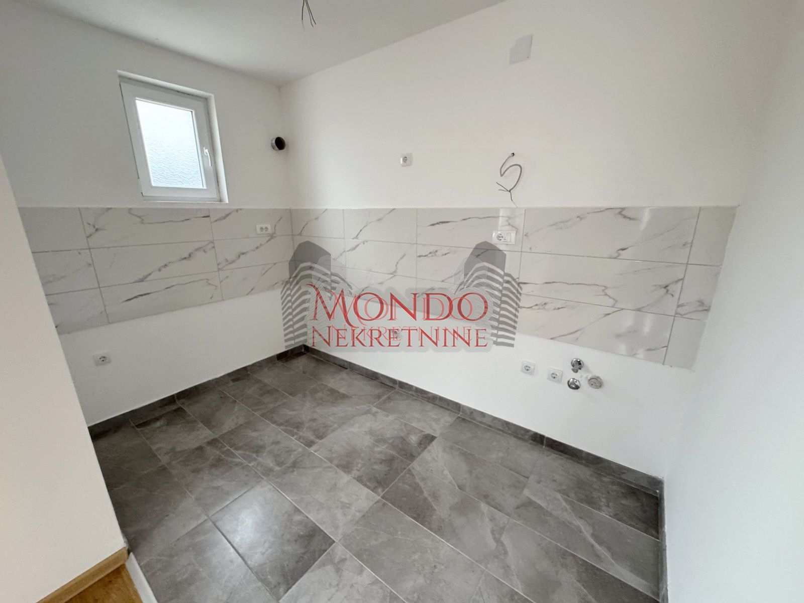 Dvoiposoban nov neuseljavan stan na Panteleju, Gornjomatejevacka 3