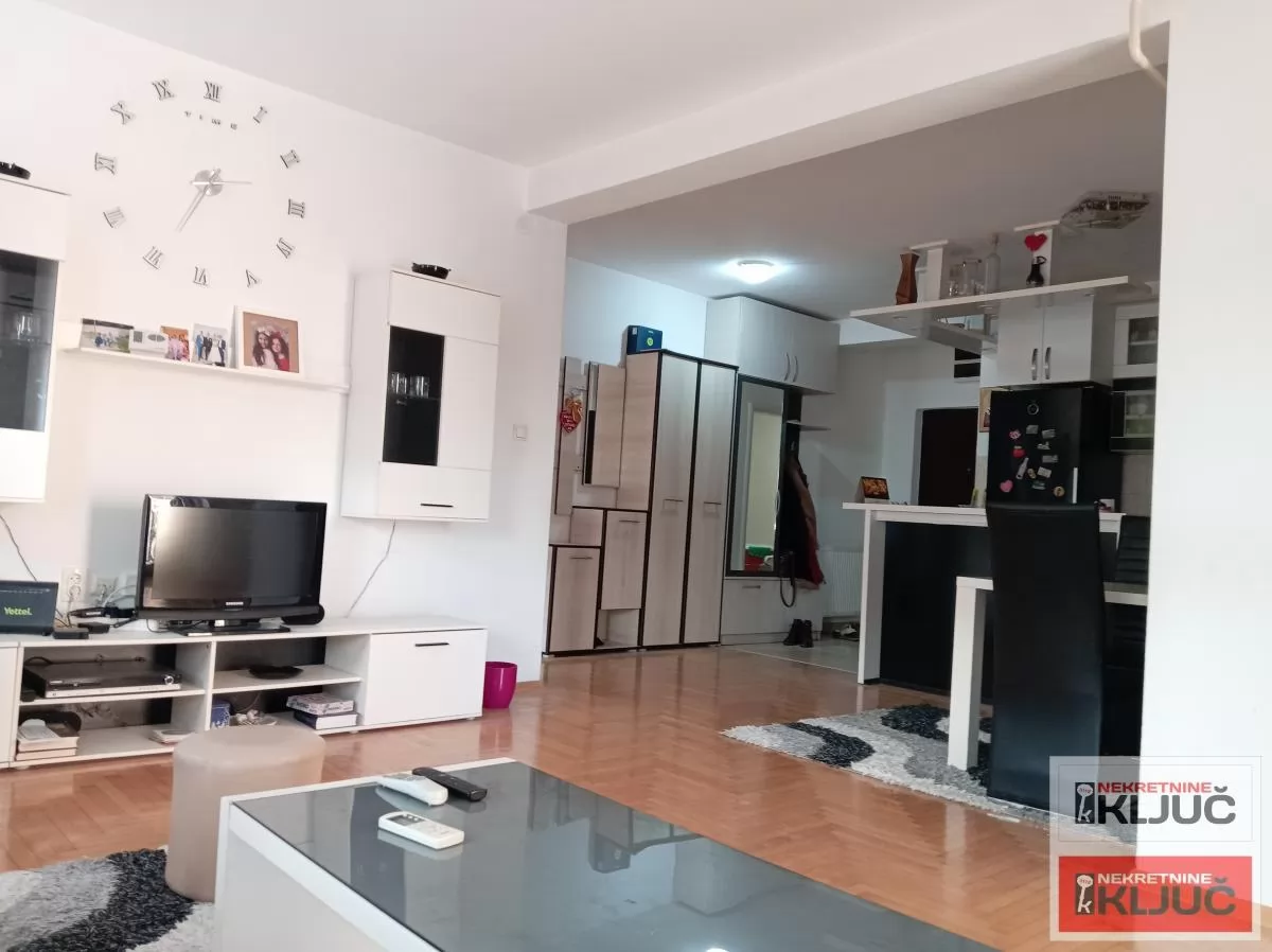 ADICE, 64m2, Trosoban, Komplet namešten 5