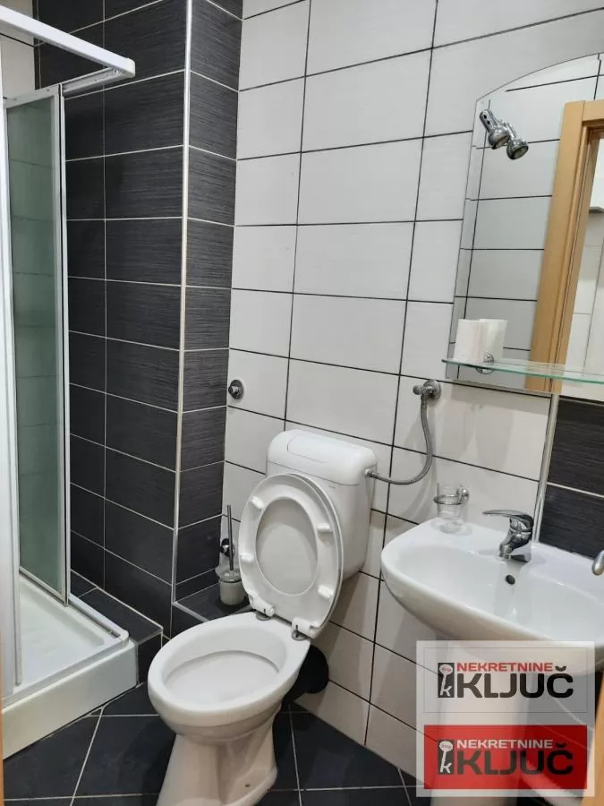 Dobra garsonjera na odlicnoj lokaciji na Novom naselju 7