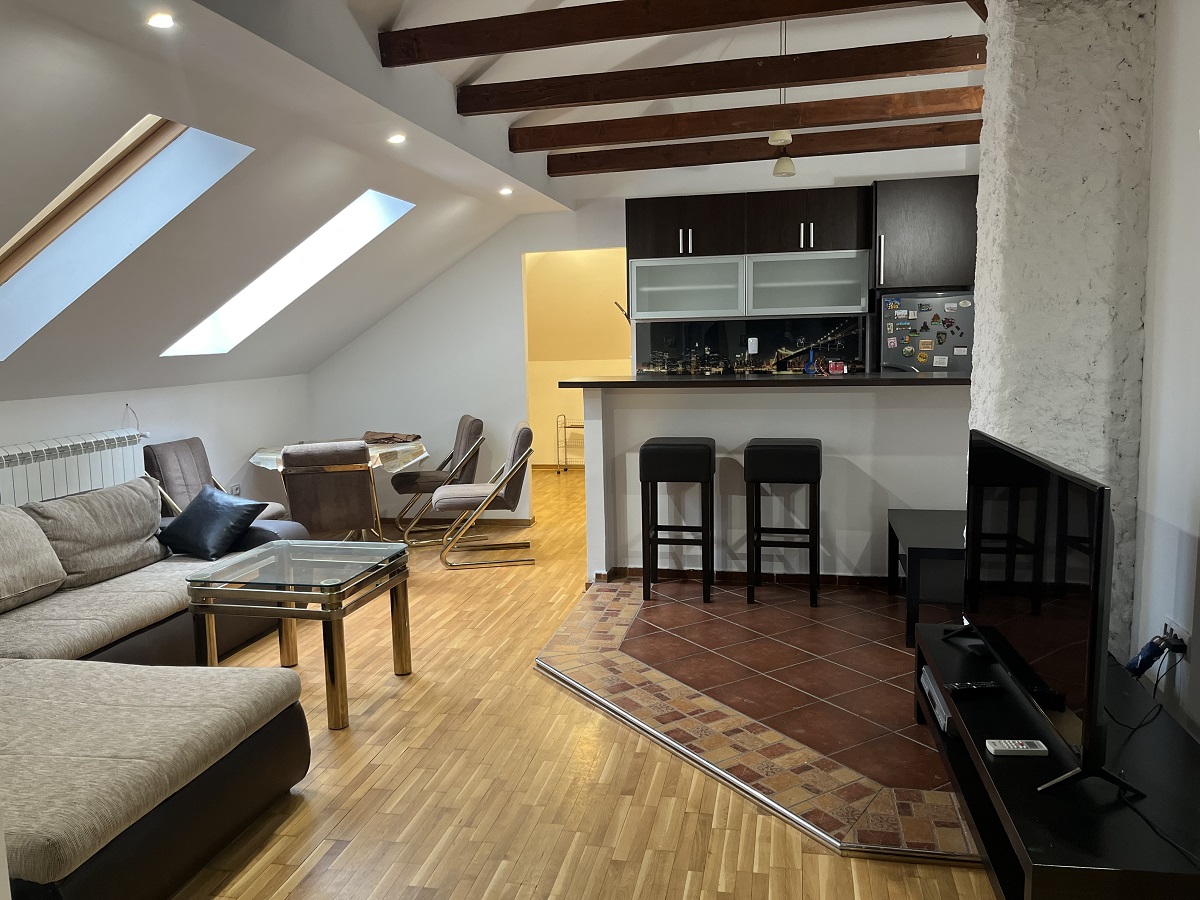 Odličan 2 5 stan u kući  Voždovac  Šumice  68m 1