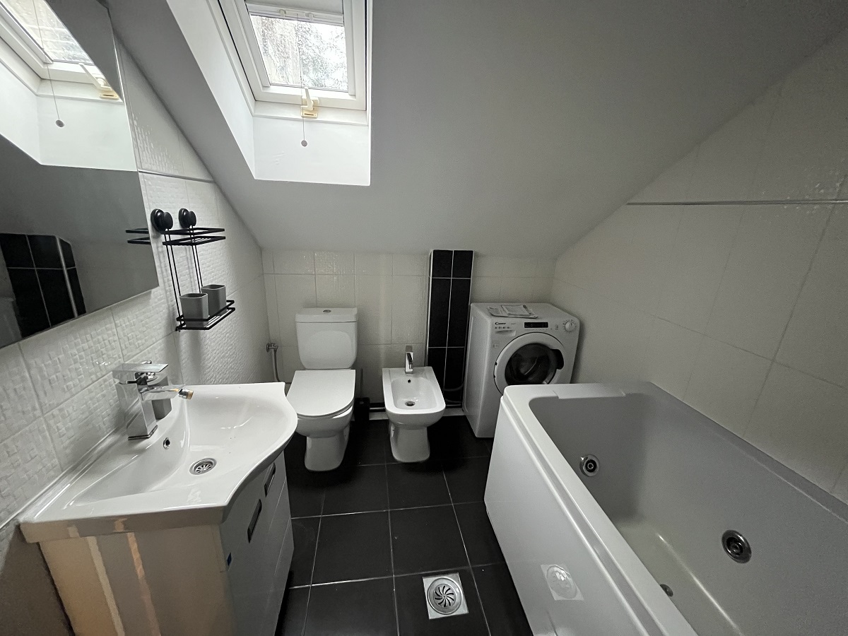 Odličan 2 5 stan u kući  Voždovac  Šumice  68m 4