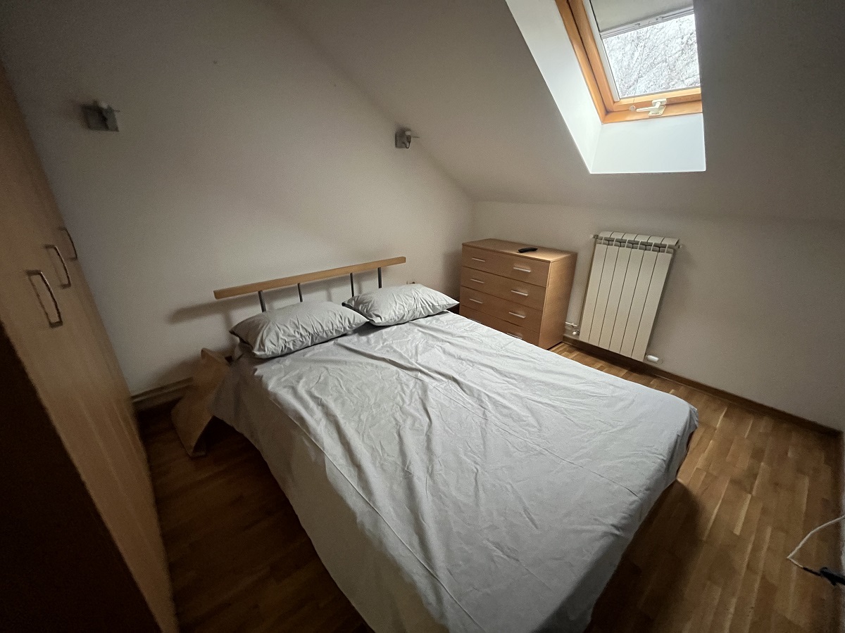 Odličan 2 5 stan u kući  Voždovac  Šumice  68m 3