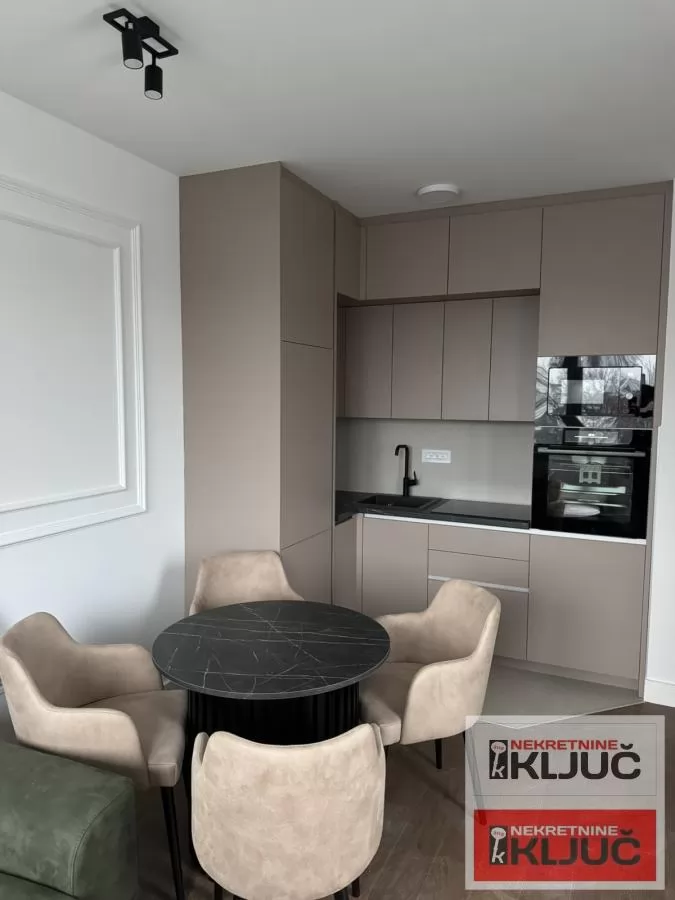 LUX stan u centru grada 7