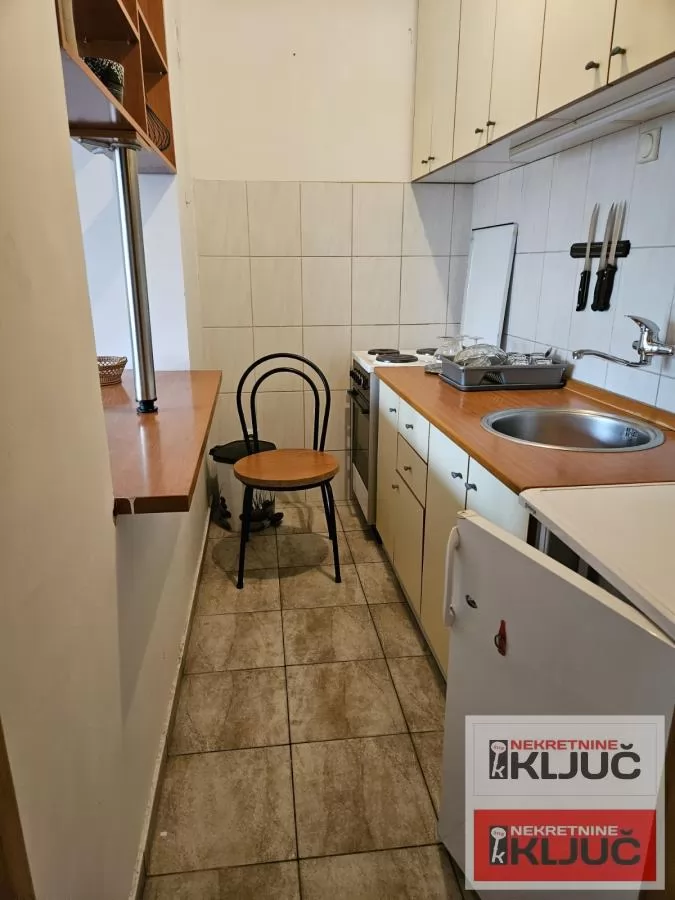 Odlican jednosoban stan u blizini centra grada/Rotkvarija/ 3