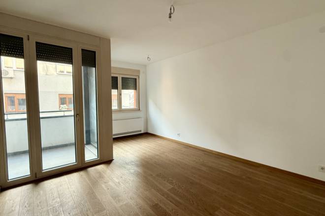 Nov 3 5 stan sa garažom  Vračar  kod Hrama  71m2 2