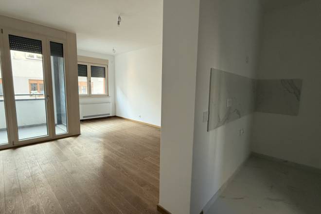 Nov 3 5 stan sa garažom  Vračar  kod Hrama  71m2 3