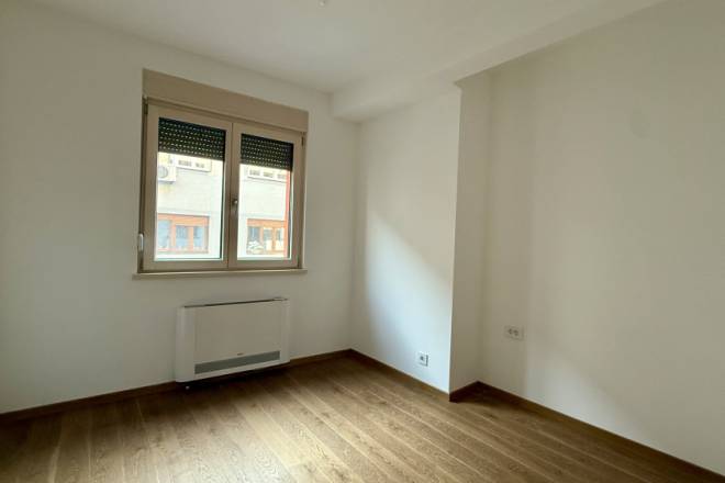 Nov 3 5 stan sa garažom  Vračar  kod Hrama  71m2 4