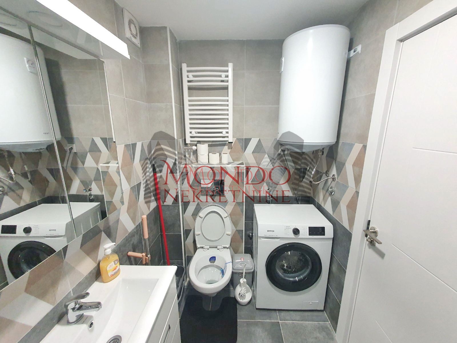 Jednoiposoban stan kod Čaira u  naselju "Vagres City". 15