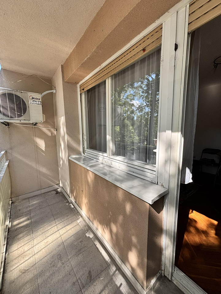 Izdajem namešten stan u Batajnici   ženskoj osobi 3