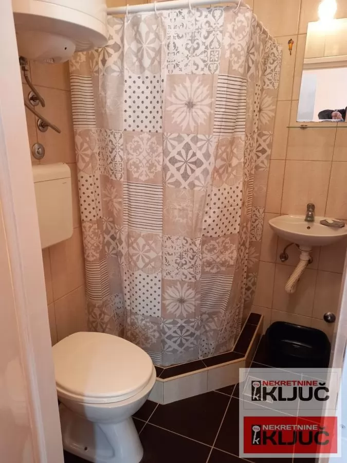 KOD ALMAŠKE CRKVE, 19m2, Garsonjera, Nameštena 5