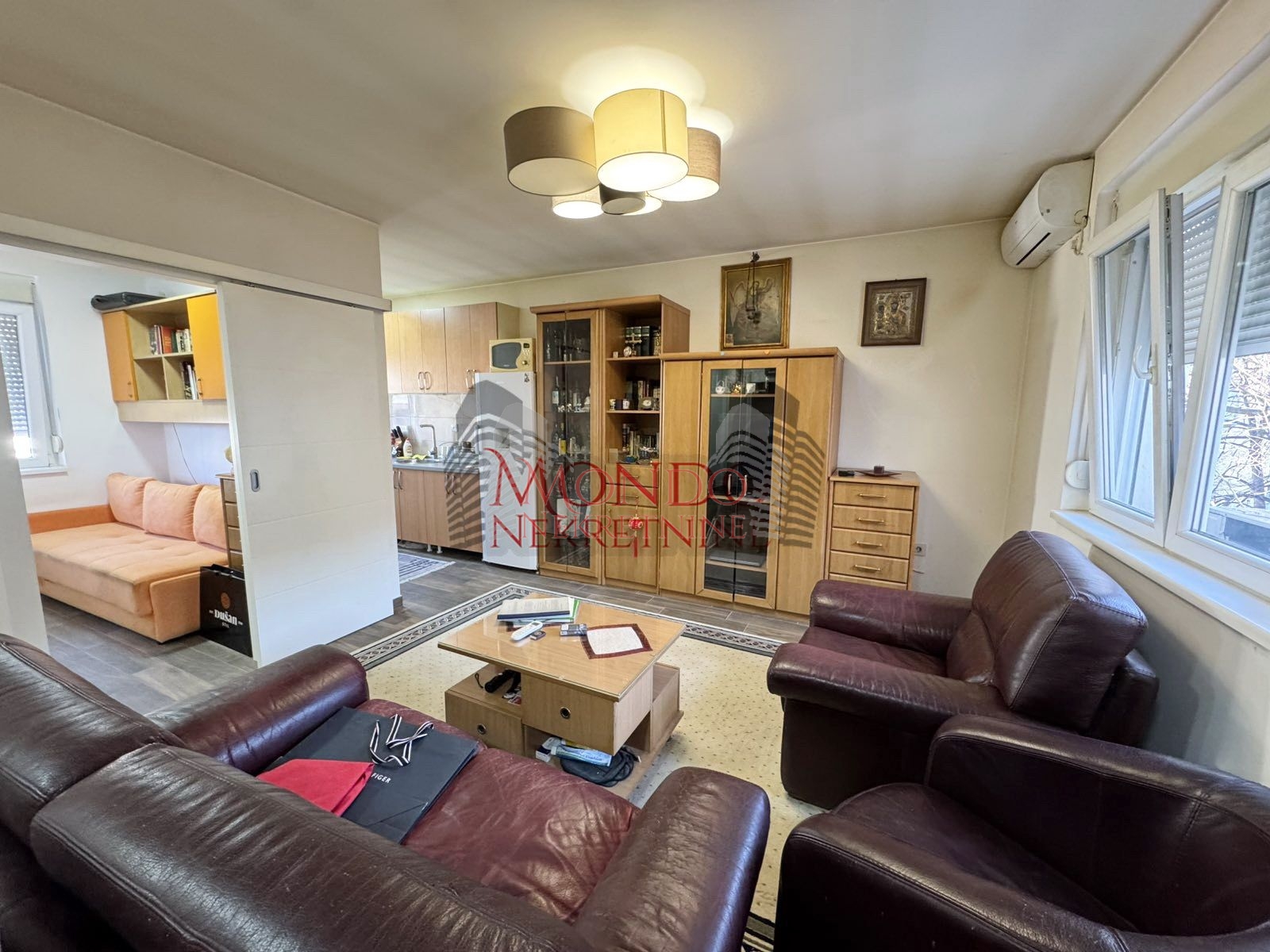 Jednoiposoban stan u blizini Crvenog pevca i parka Cair, parking 1