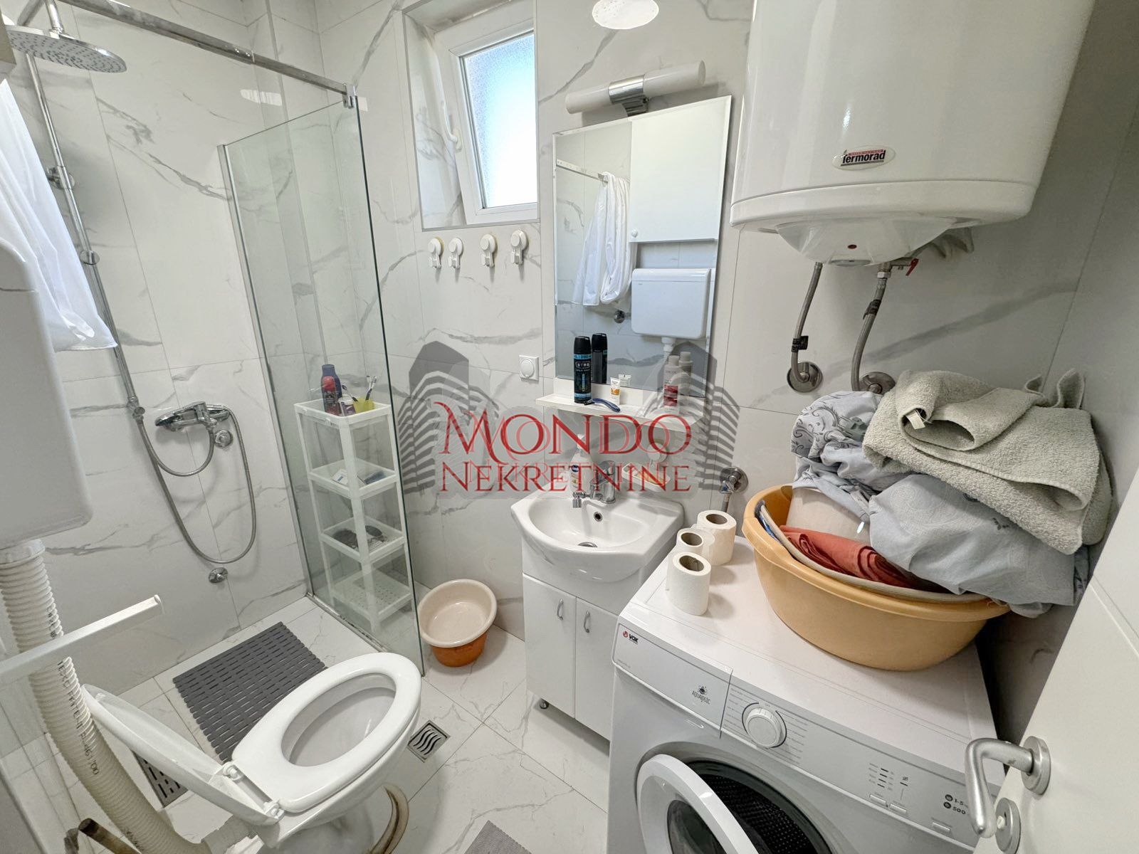 Jednoiposoban stan u blizini Crvenog pevca i parka Cair, parking 9