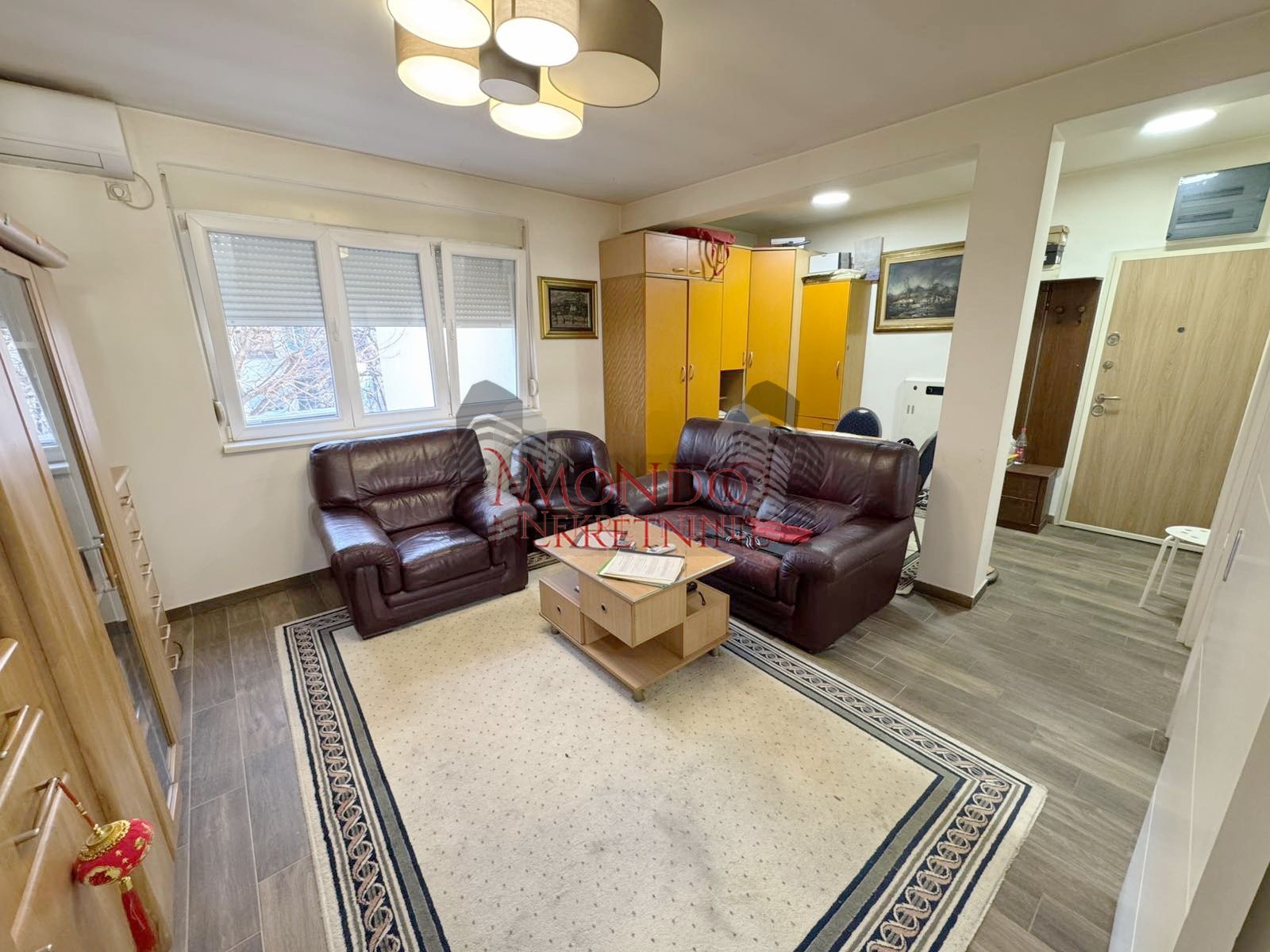 Jednoiposoban stan u blizini Crvenog pevca i parka Cair, parking 4