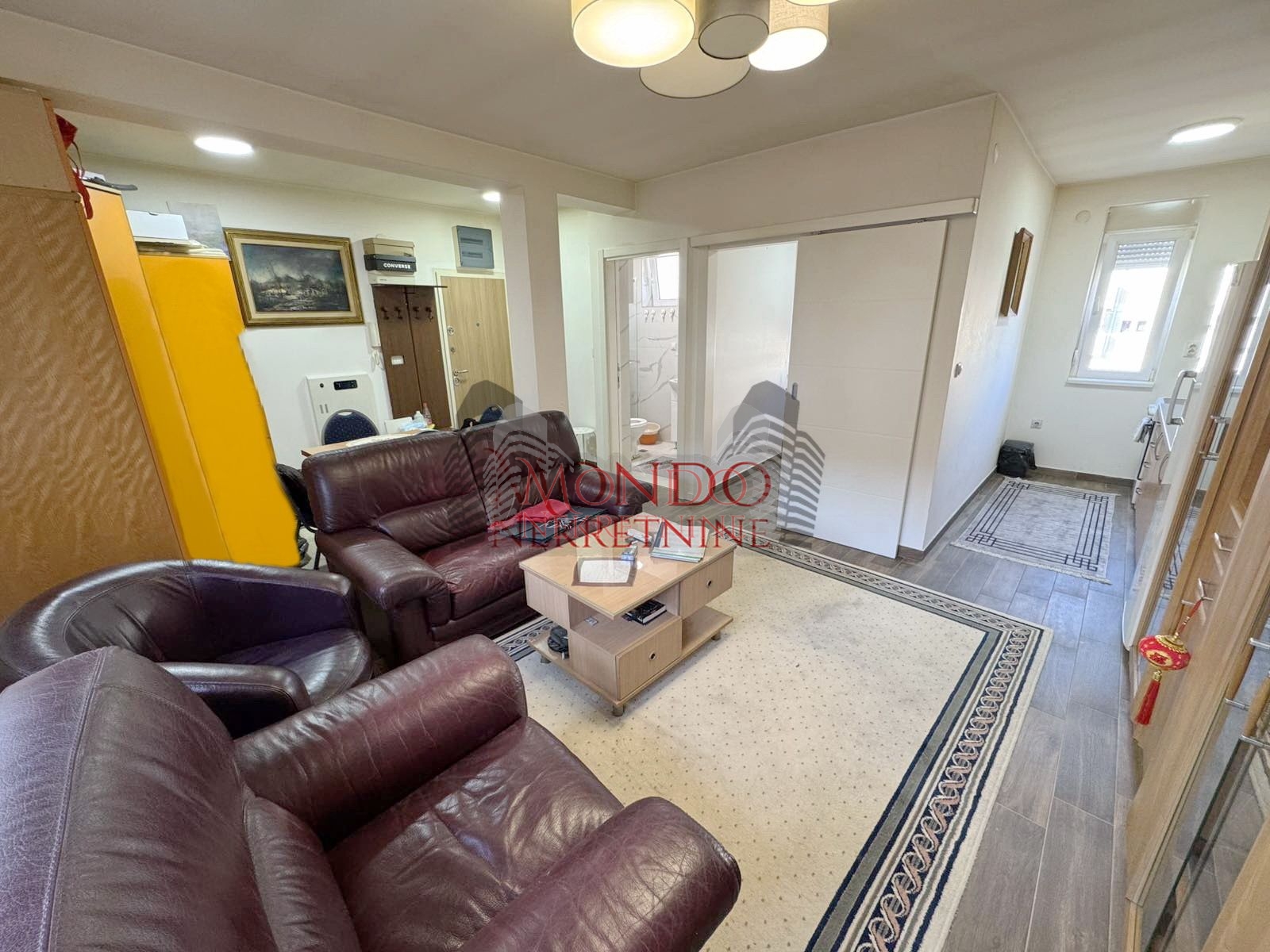 Jednoiposoban stan u blizini Crvenog pevca i parka Cair, parking 2