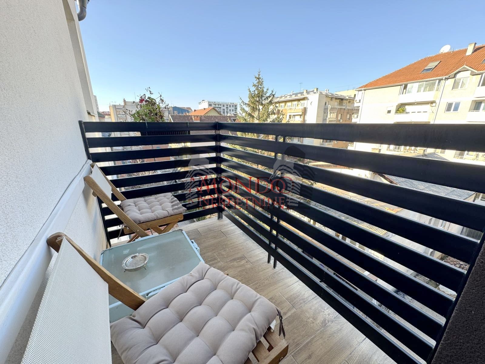 Jednoiposoban stan u blizini Crvenog pevca i parka Cair, parking 7