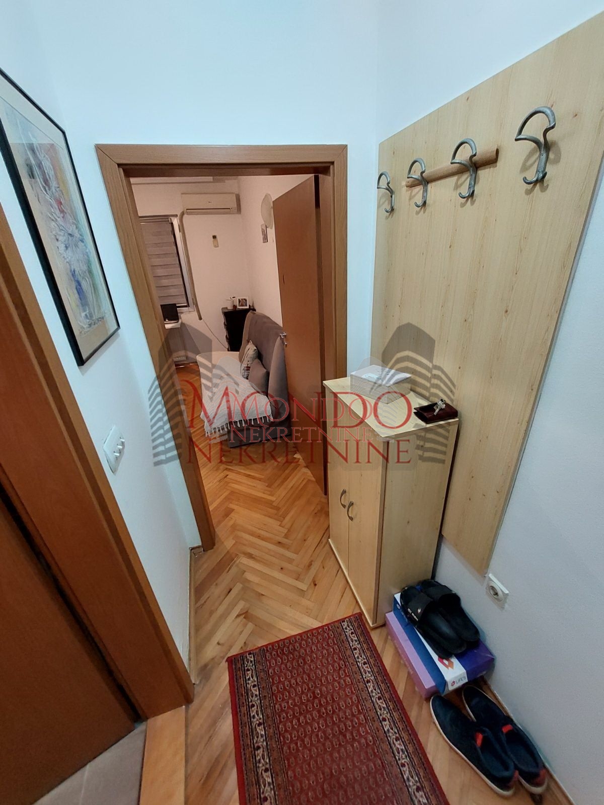 Garsonjera kod Doma zdravlja. 12