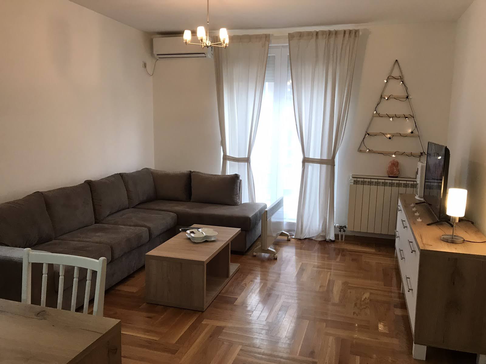 Izdajem stan 40m2 Lekino brdo Beograd centar 1