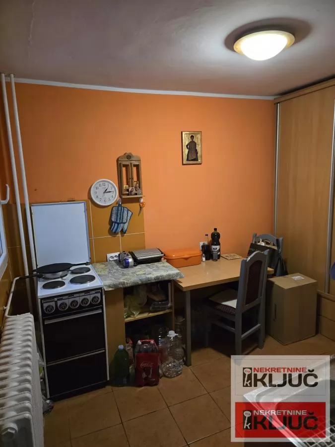 DETELINARA, 45m2, Dvosoban, Delimično sređivan 3