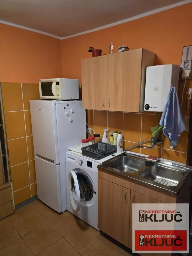 DETELINARA, 45m2, Dvosoban, Delimično sređivan 5