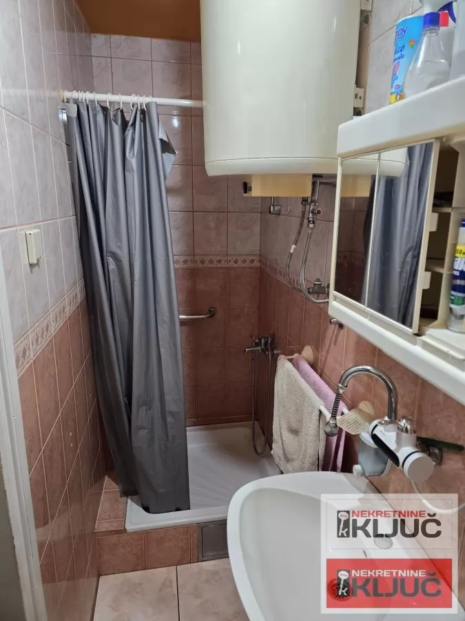 DETELINARA, 45m2, Dvosoban, Delimično sređivan 8