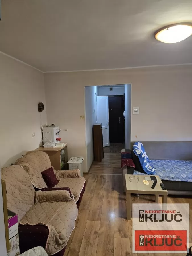 DETELINARA, 45m2, Dvosoban, Delimično sređivan 9