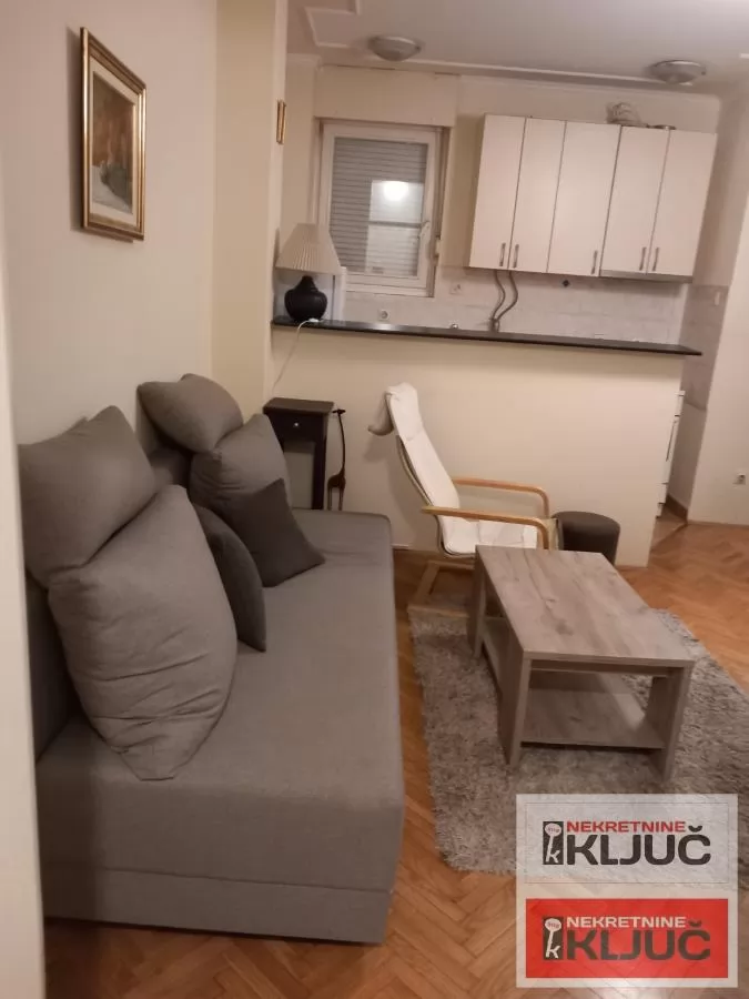 Dobar jednosoban stan u blizini Spensa 1