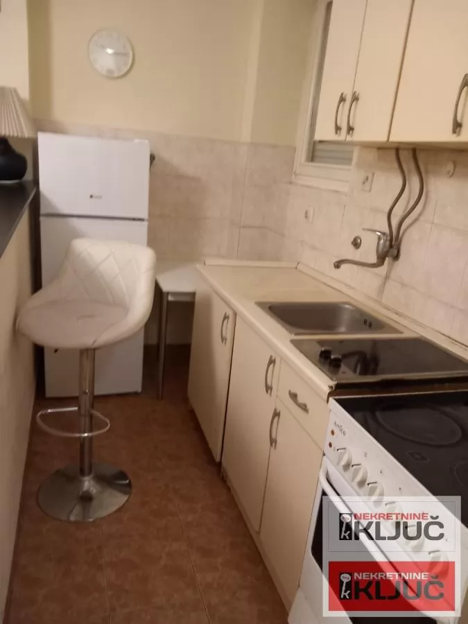 Dobar jednosoban stan u blizini Spensa 3