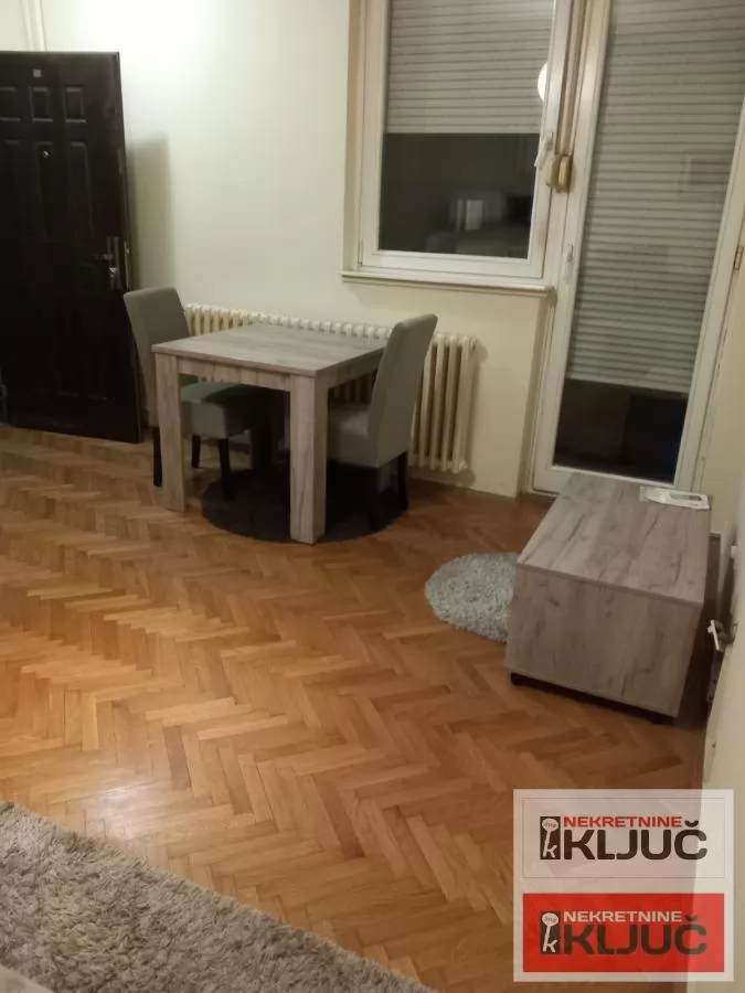 Dobar jednosoban stan u blizini Spensa 4