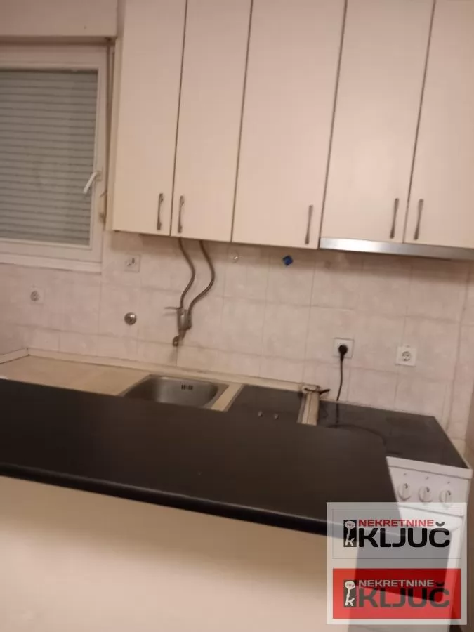 Dobar jednosoban stan u blizini Spensa 5