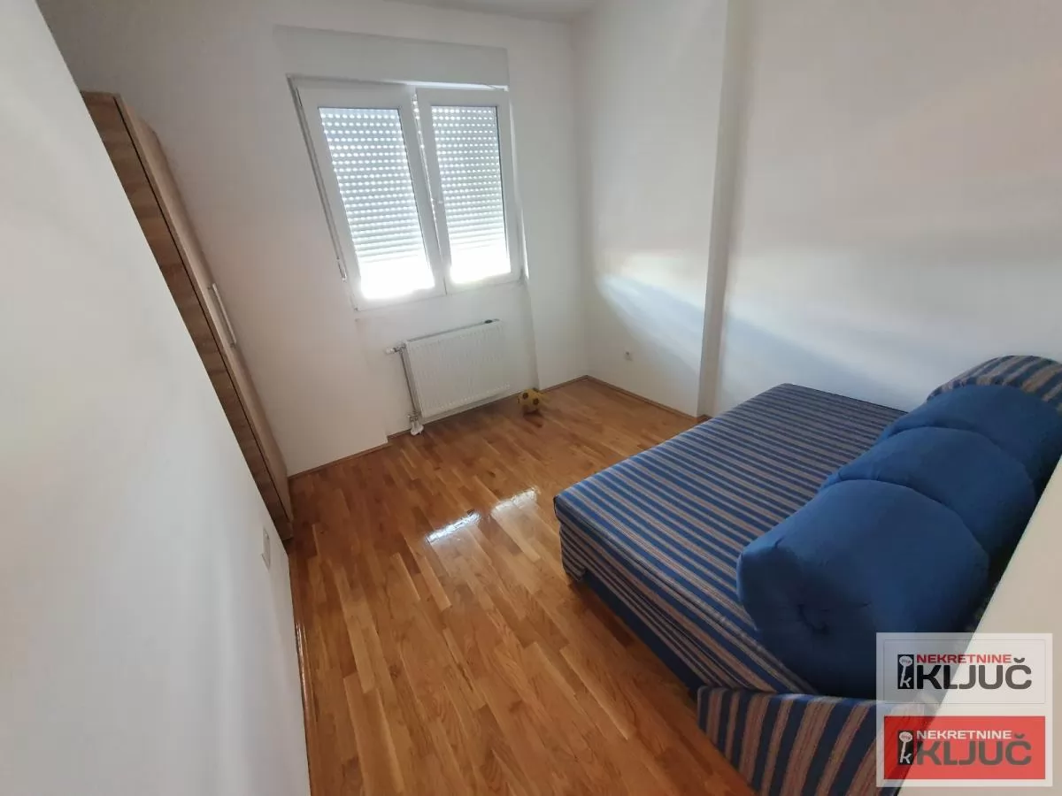 PODBARA IZDAJE SE DVOIPOSOBAN NAMEŠTEN STAN 11