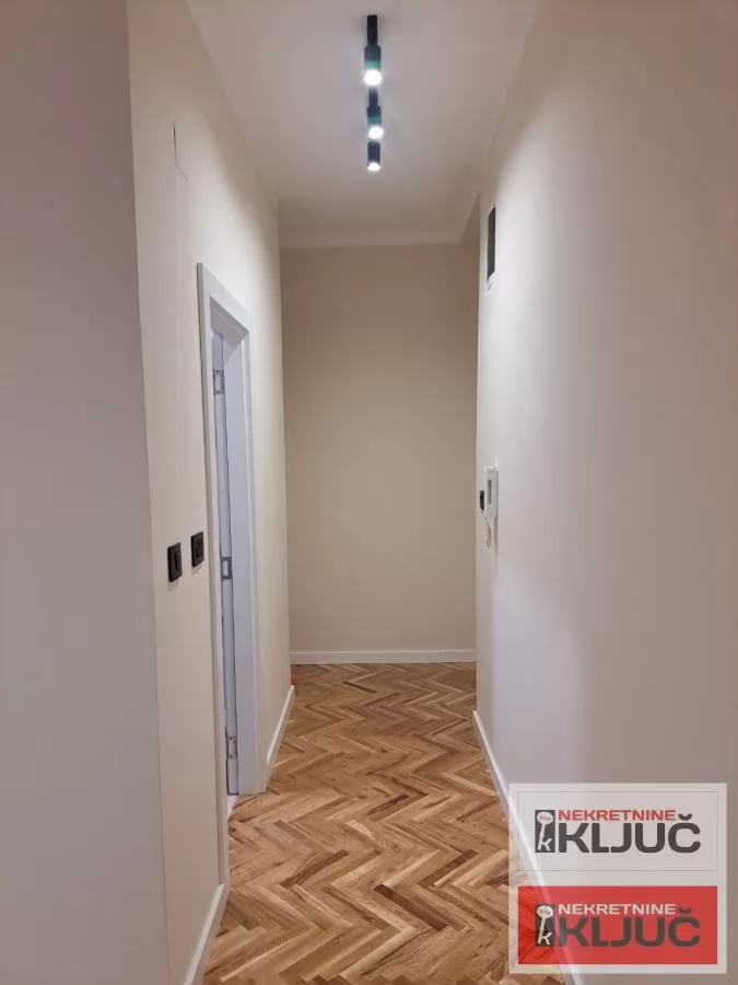 KOD SINAGOGE, 59m2, Dvosoban, Renoviran, Useljiv 10