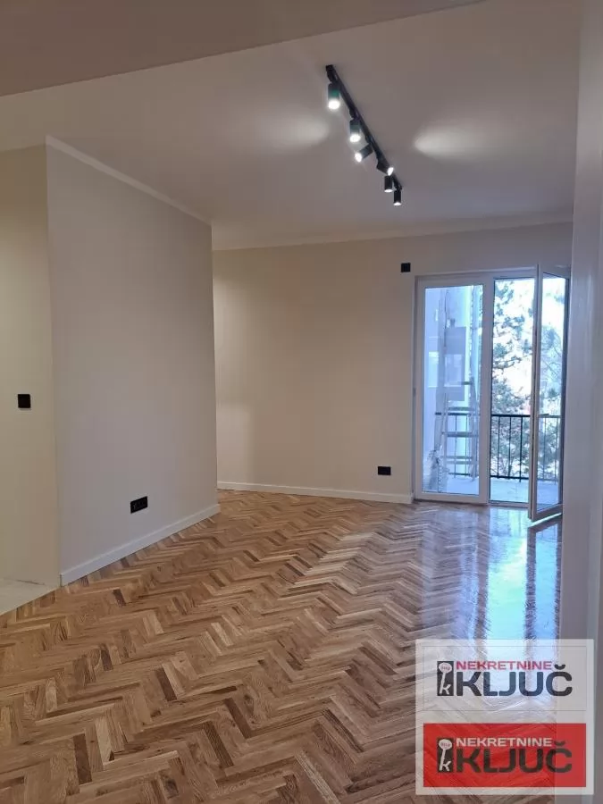 KOD SINAGOGE, 59m2, Dvosoban, Renoviran, Useljiv 12