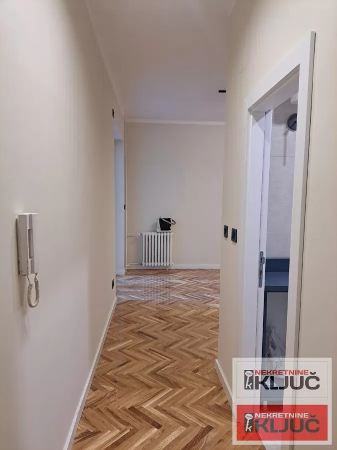 KOD SINAGOGE, 59m2, Dvosoban, Renoviran, Useljiv 13