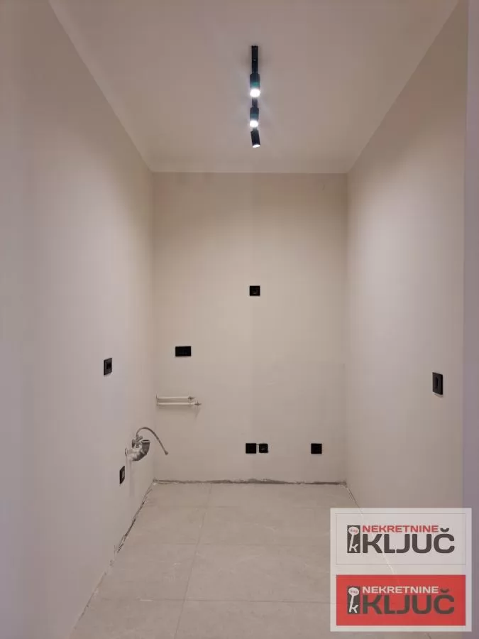 KOD SINAGOGE, 59m2, Dvosoban, Renoviran, Useljiv 9