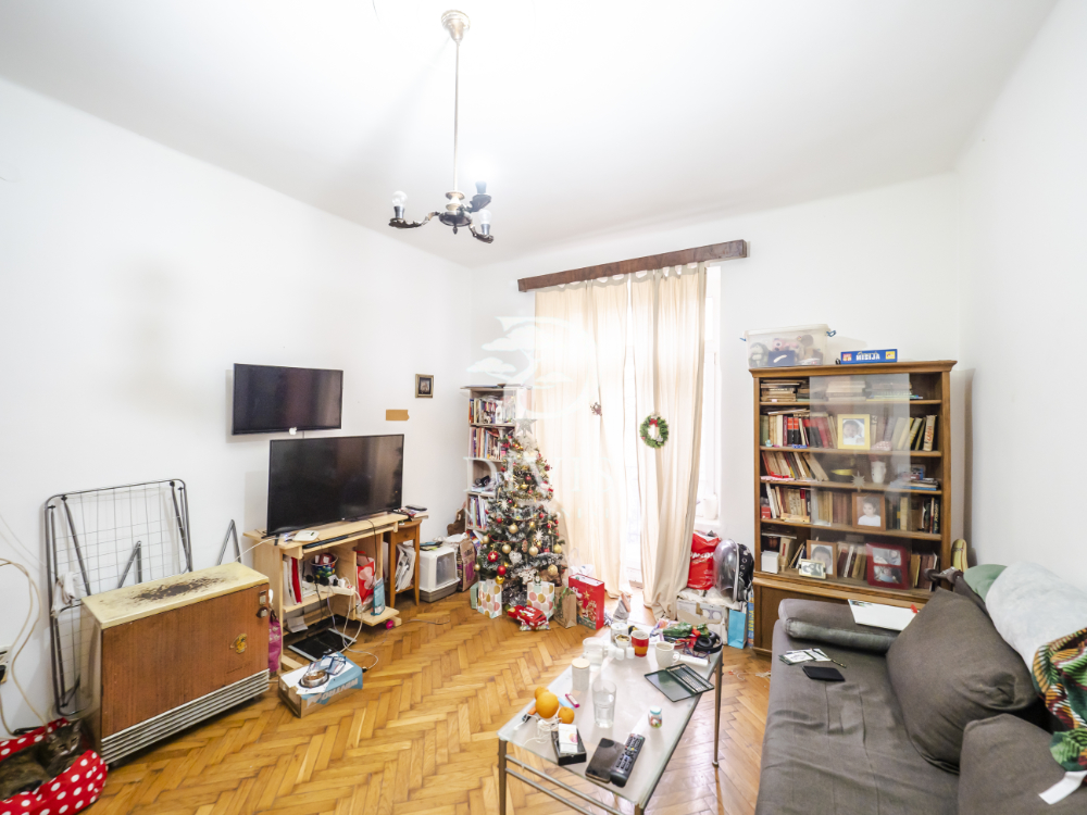 Salonski stan u Svetogorskoj ulici Stari grad  104m2  II sprat  lift 1