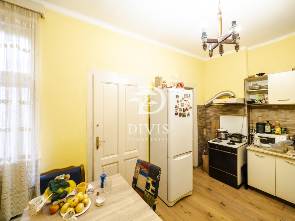 Salonski stan u Svetogorskoj ulici Stari grad  104m2  II sprat  lift 3