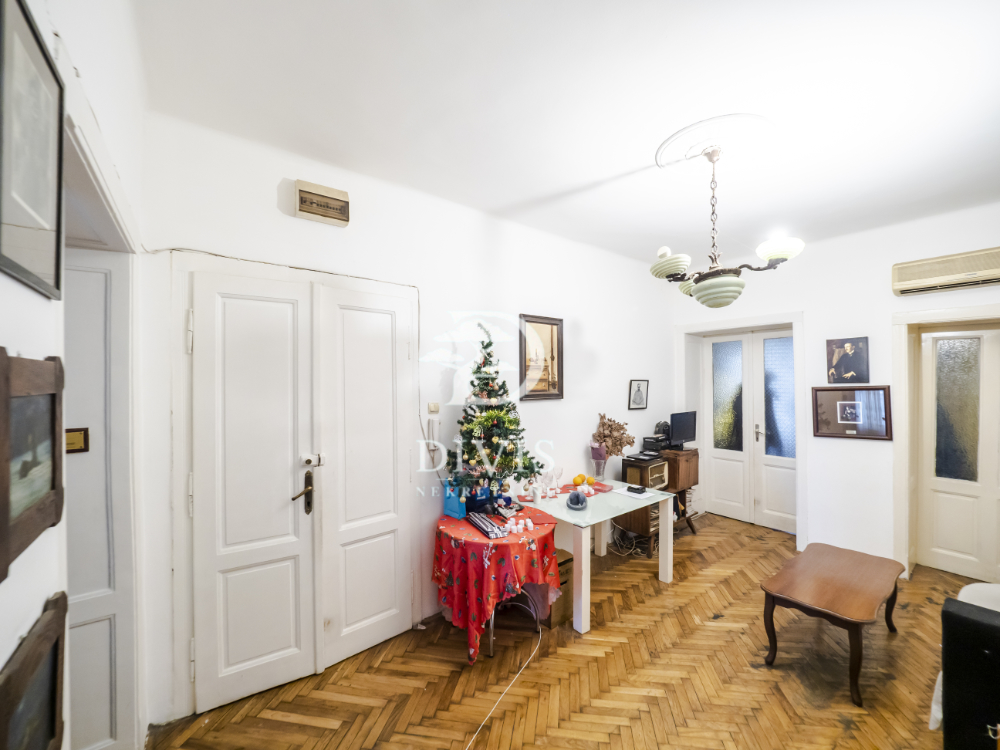 Salonski stan u Svetogorskoj ulici Stari grad  104m2  II sprat  lift 4