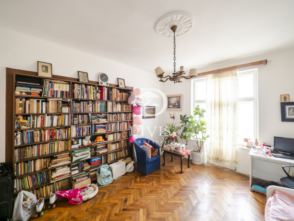 Salonski stan u Svetogorskoj ulici Stari grad  104m2  II sprat  lift 5