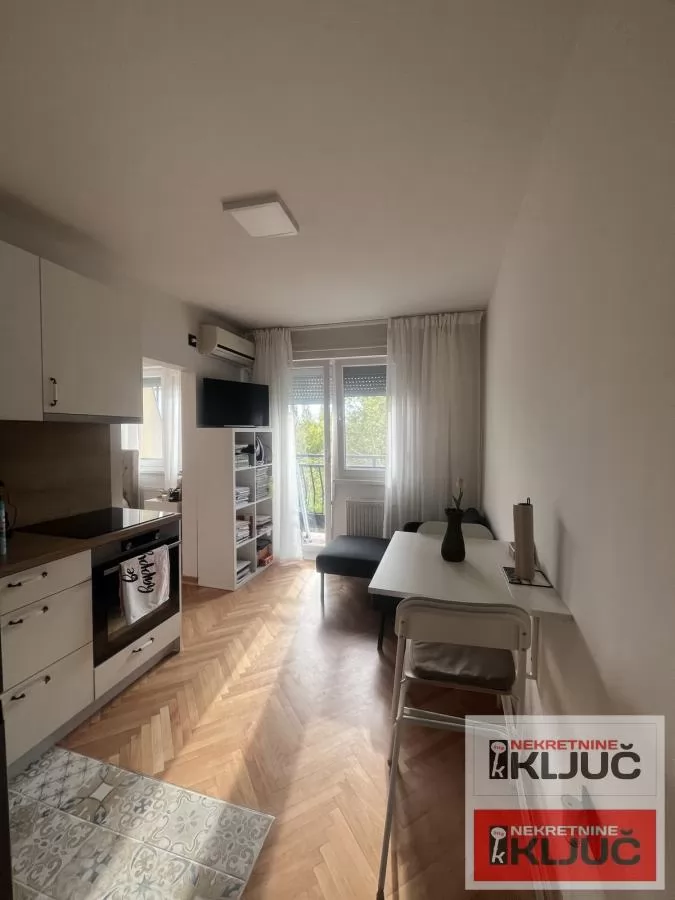 SATELITSKA PIJACA, 25m2, Jednoiposoban, Renoviran, Namešten 1