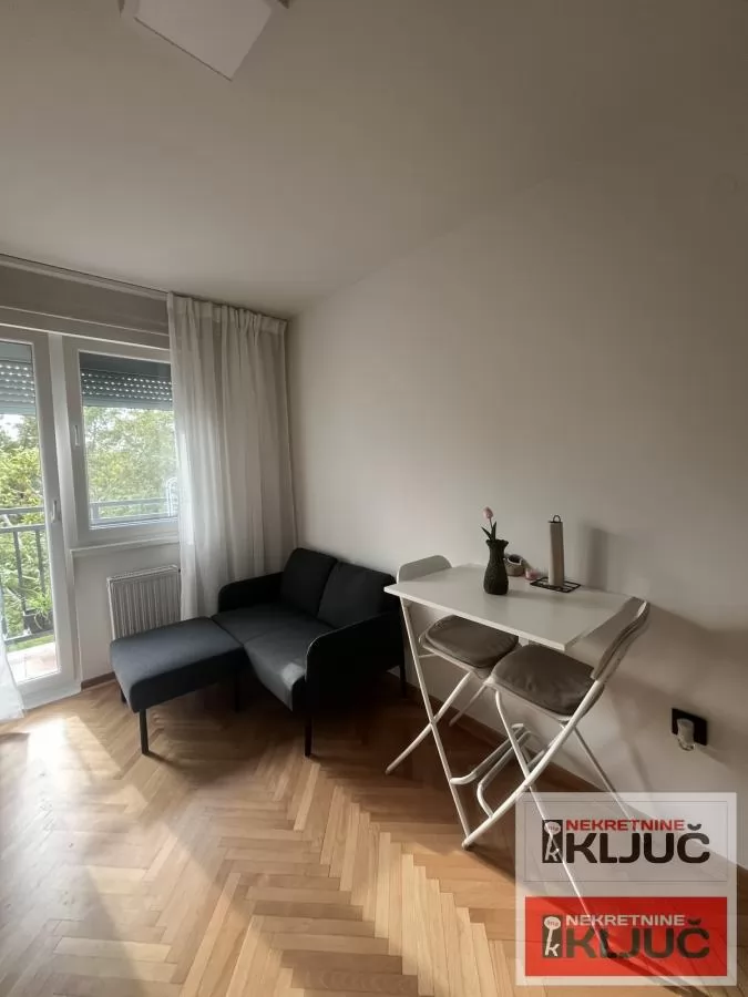 SATELITSKA PIJACA, 25m2, Jednoiposoban, Renoviran, Namešten 4