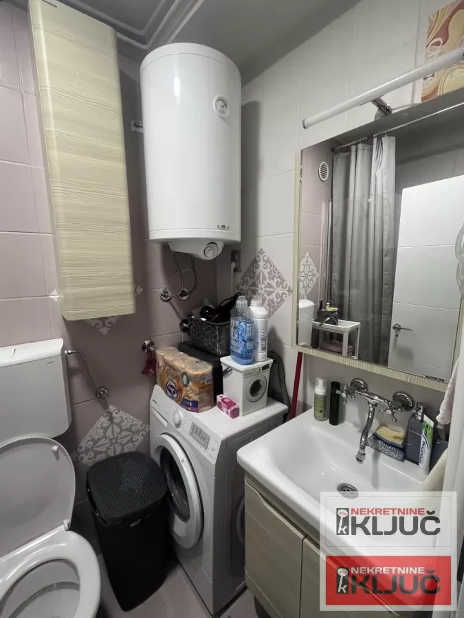 SATELITSKA PIJACA, 25m2, Jednoiposoban, Renoviran, Namešten 8