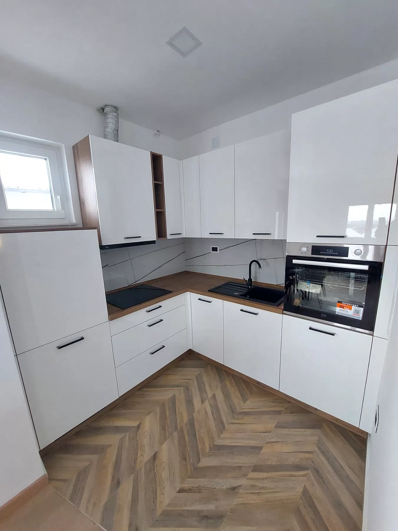 Stan,SREMSKA KAMENICA,CENTAR,kv: 120, € 700, ID: 9101904 4